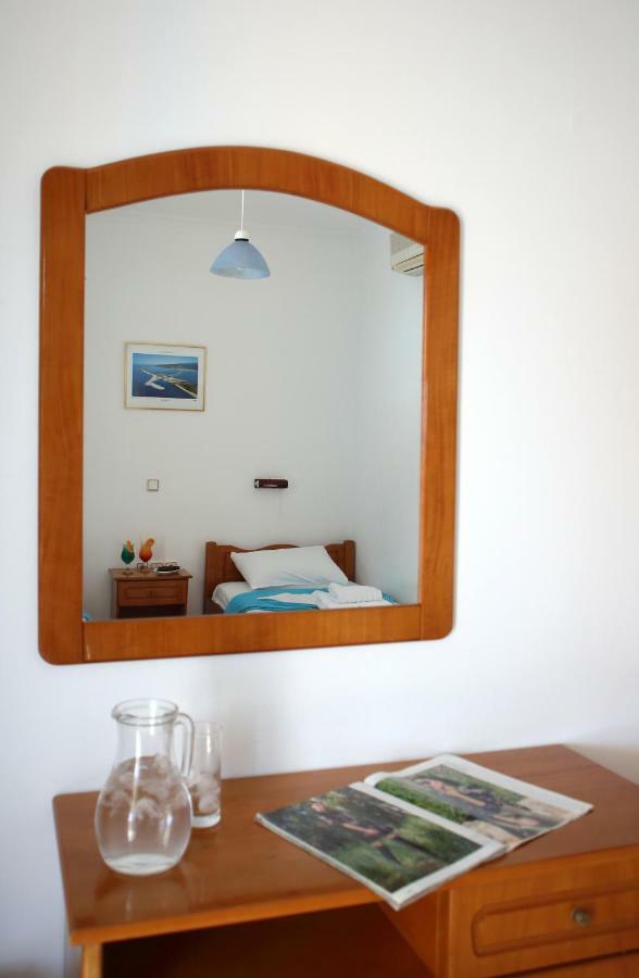 Theocharis Bros - Studios Apartments อาโยส นิกีตัส ภายนอก รูปภาพ