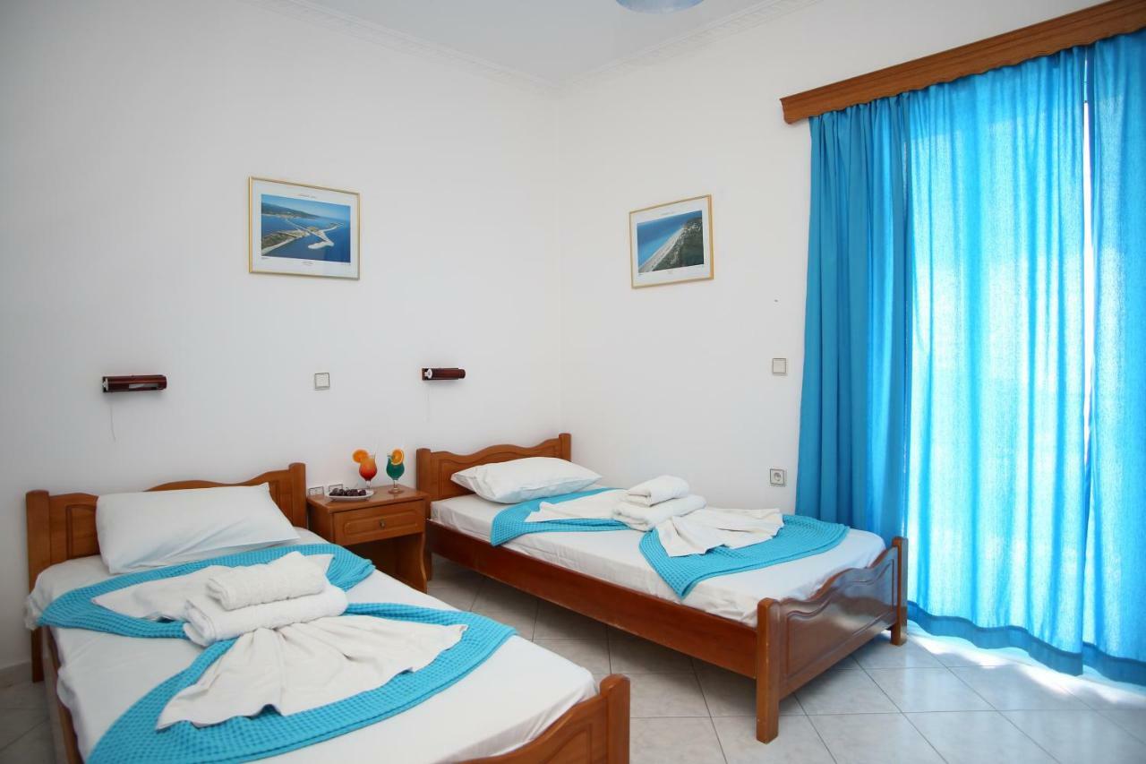 Theocharis Bros - Studios Apartments อาโยส นิกีตัส ภายนอก รูปภาพ