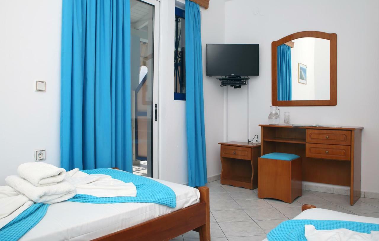 Theocharis Bros - Studios Apartments อาโยส นิกีตัส ภายนอก รูปภาพ