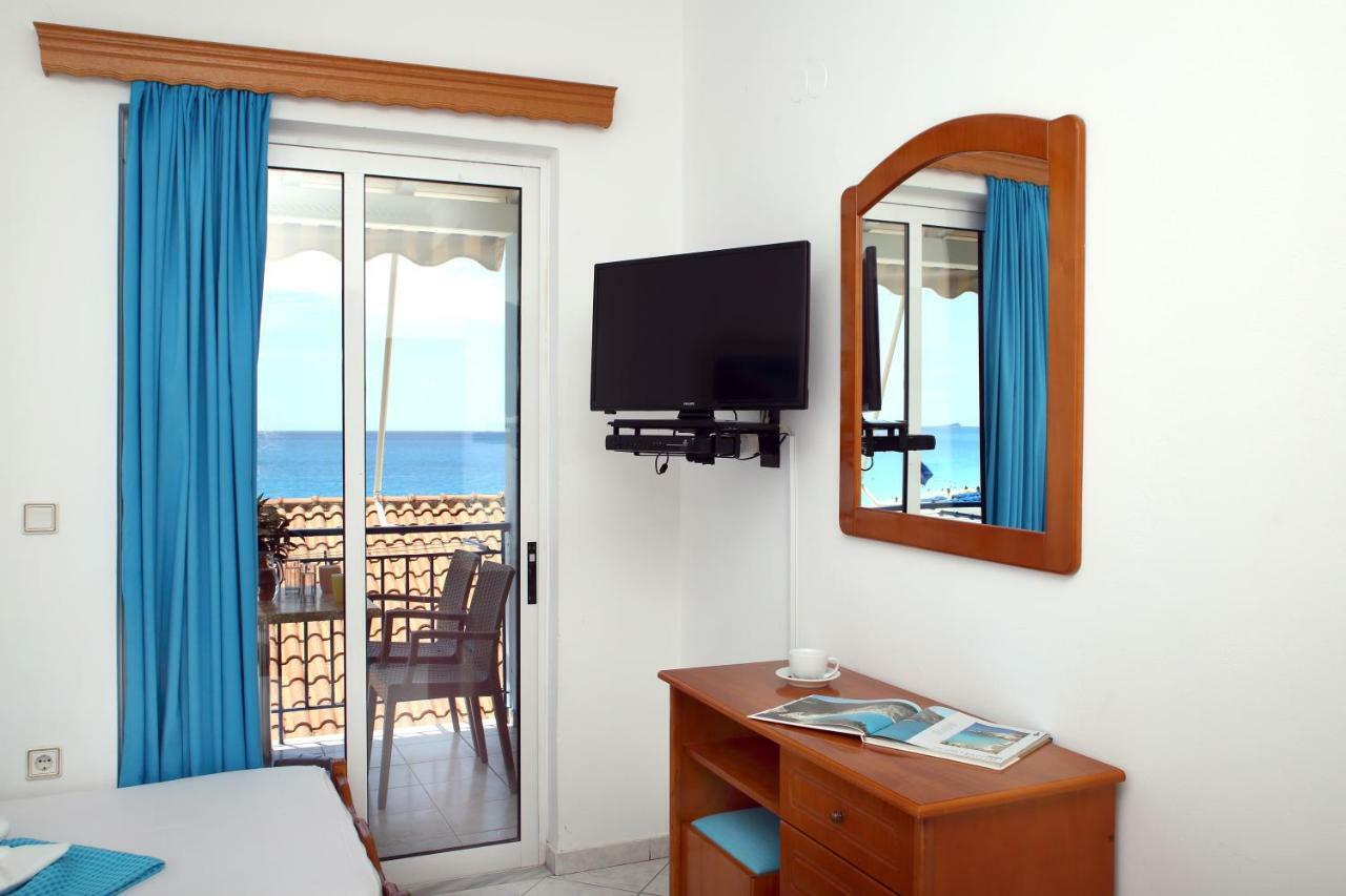 Theocharis Bros - Studios Apartments อาโยส นิกีตัส ภายนอก รูปภาพ