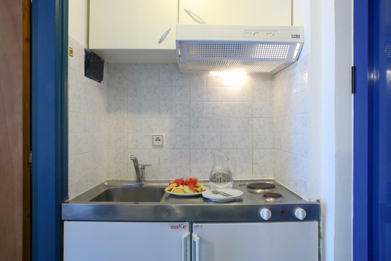 Theocharis Bros - Studios Apartments อาโยส นิกีตัส ภายนอก รูปภาพ